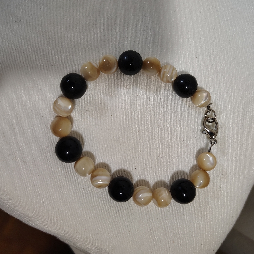 Black Onyx N Mother Of Pearls Beads